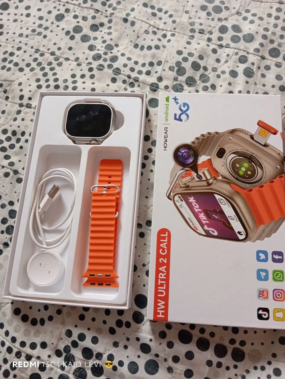 Smartwatch Apple com pulseira laranja - Foto 2