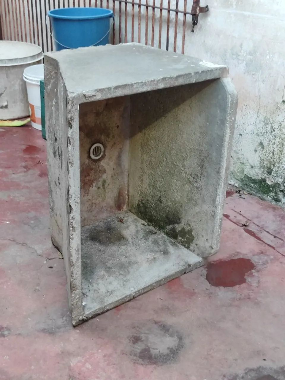 Tanque de cimento 64960476802434120