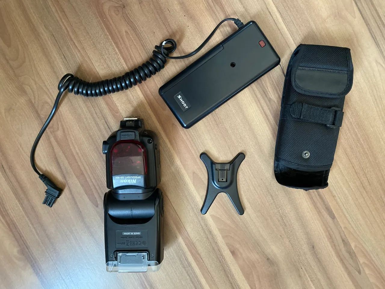 Flash Nikon SB900 e Pack de pilhas auxiliar 