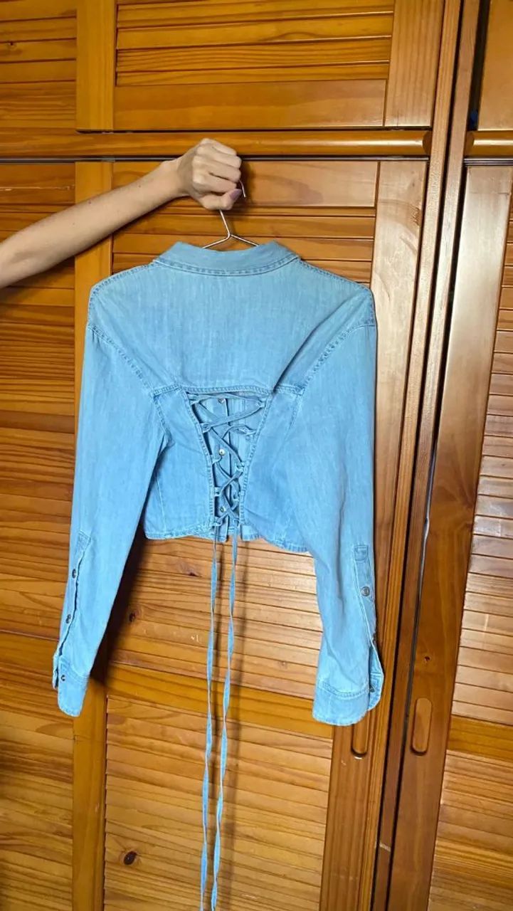 Jaqueta jeans cropped com amarração - ZARA - Foto 2