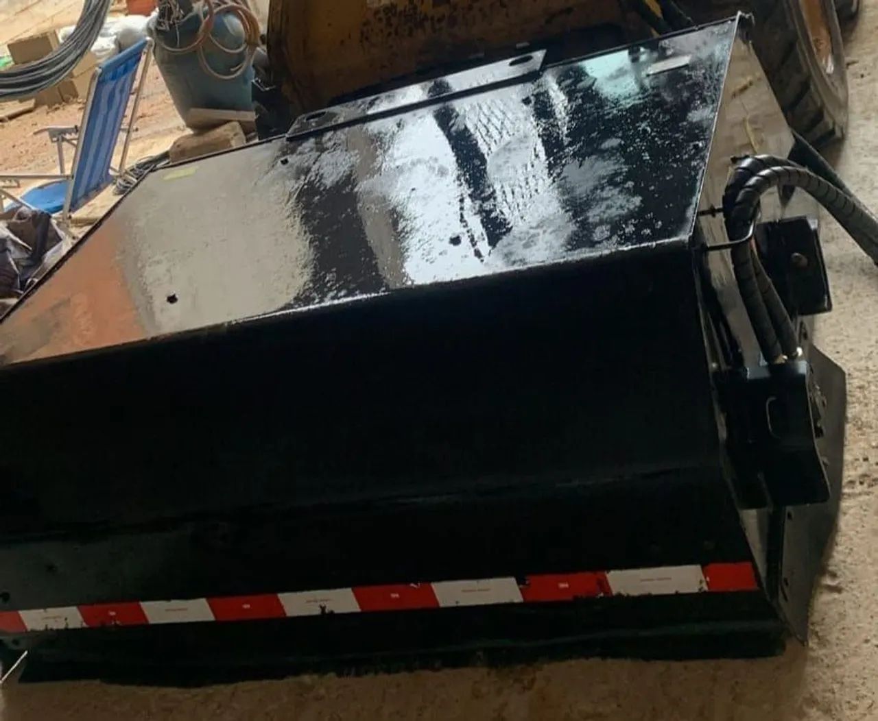 Vassoura recolhedora hidráulica Caterpillar original  - Foto 3