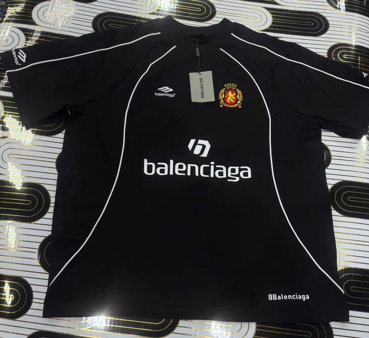 Camisa Balenciaga lançamento 