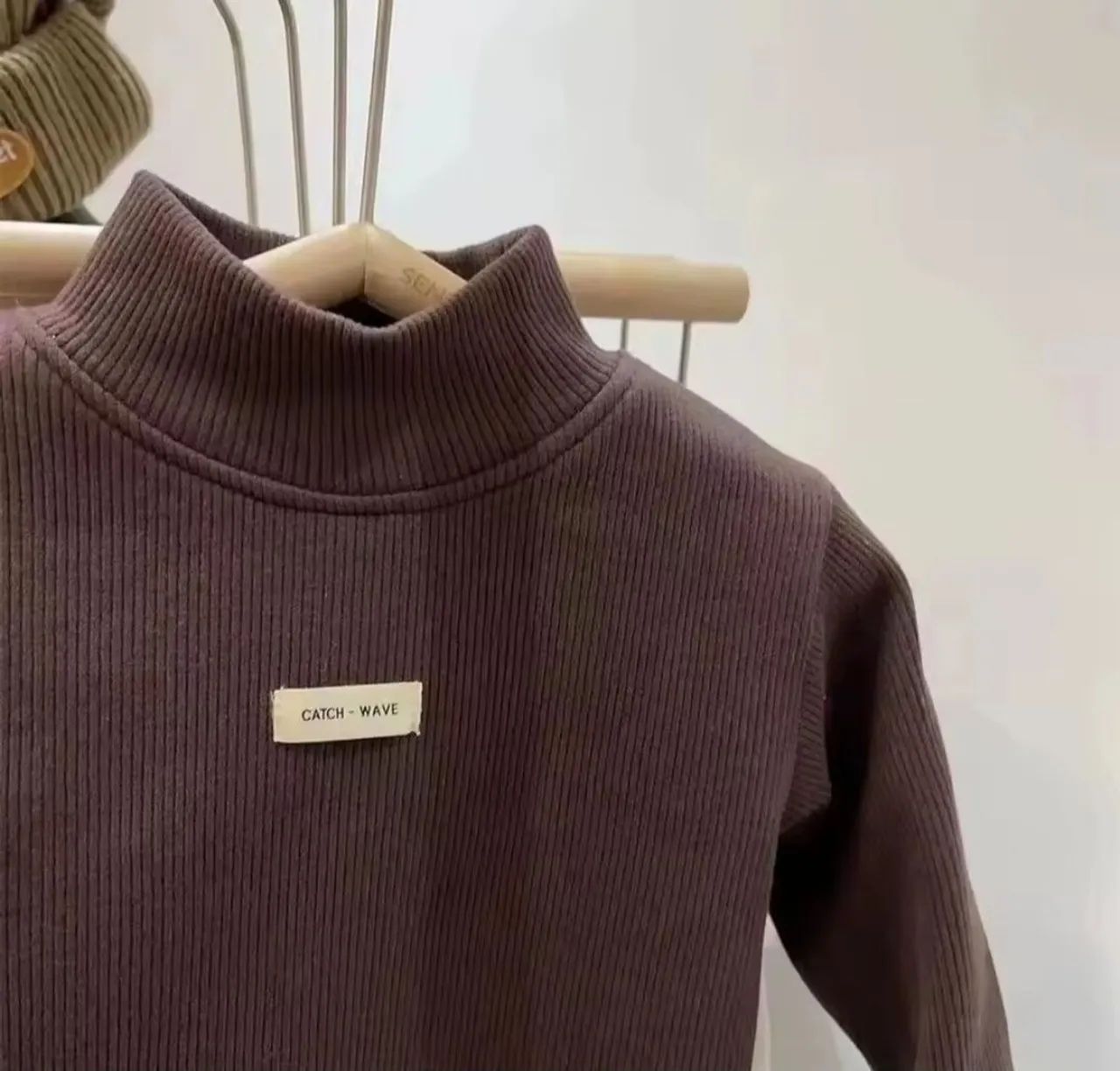 Blusa Infantil de Gola Alta Forrada (4 à 6 anos) Marrom NOVA - Foto 2