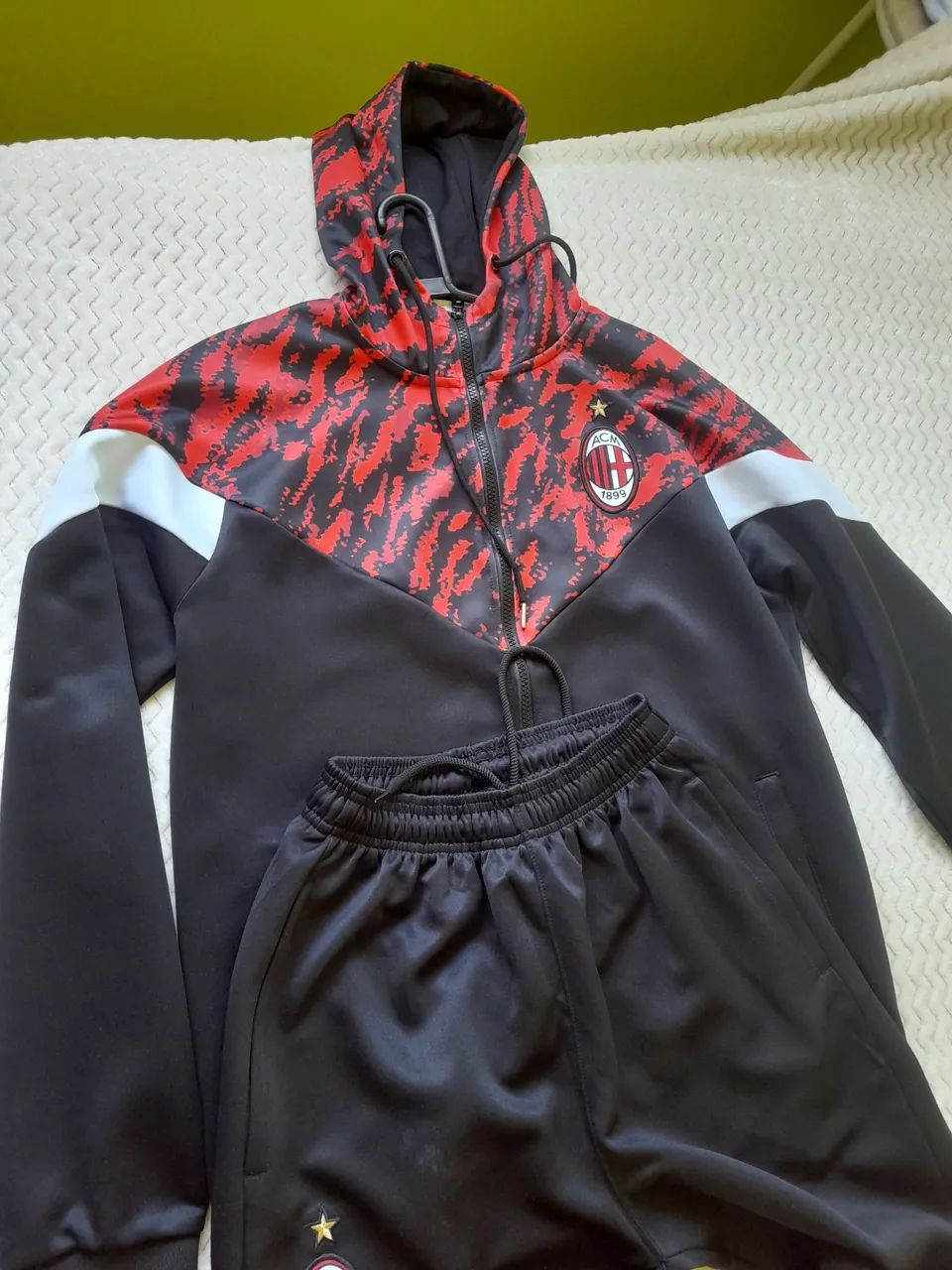 Conjunto de Moletom AC Milan - Preto com Vermelho - Foto 5