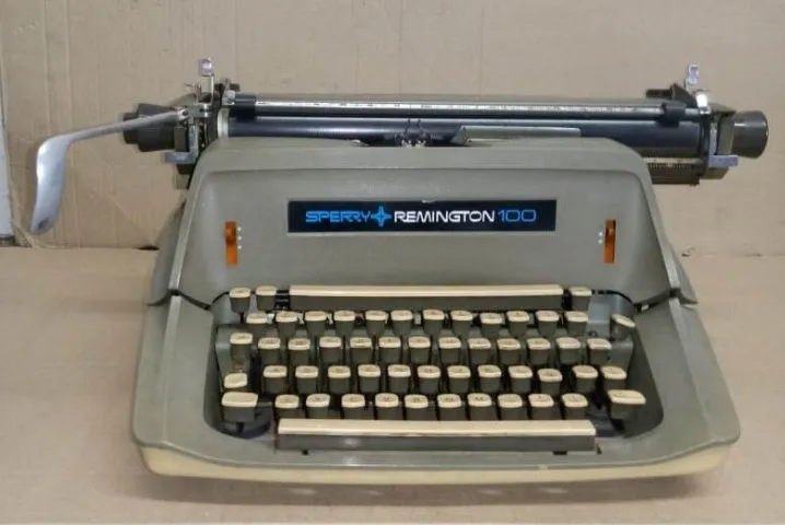 Máquina escrever Remington- ótimo estado- rolo 38cm -Relíquia