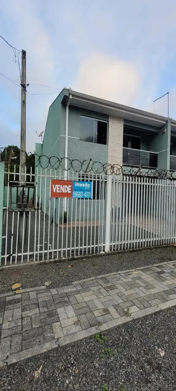 Sobrado 3 quartos sendo 1 suite a venda no bairro Sitio Cercado, Curitiba - PR. Valor de v
