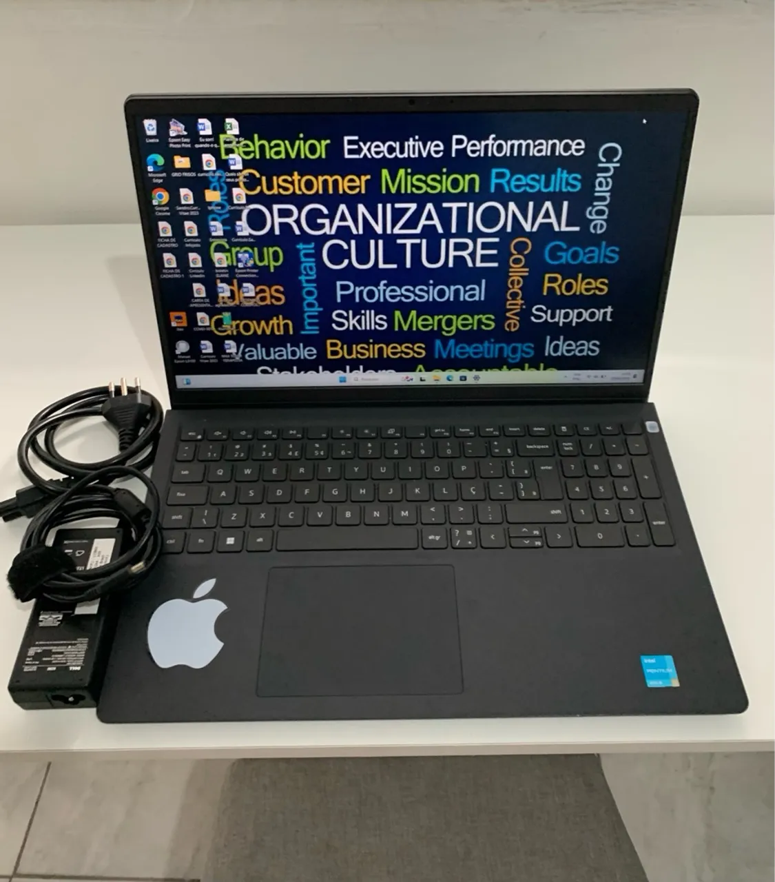 Notebook Dell Semi Novo. Pouco uso!