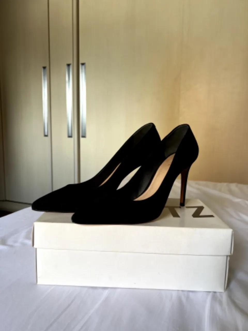scarpin schutz 39 preto camurça