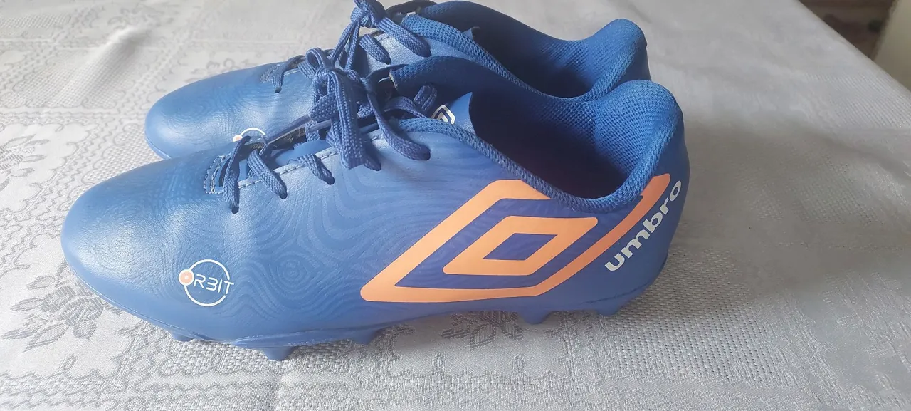 Chuteira Umbro Orbit Azul Infantil