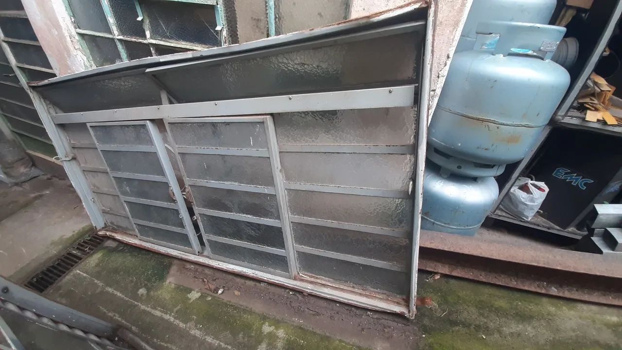 Janela de ferro com vidro. - Foto 4