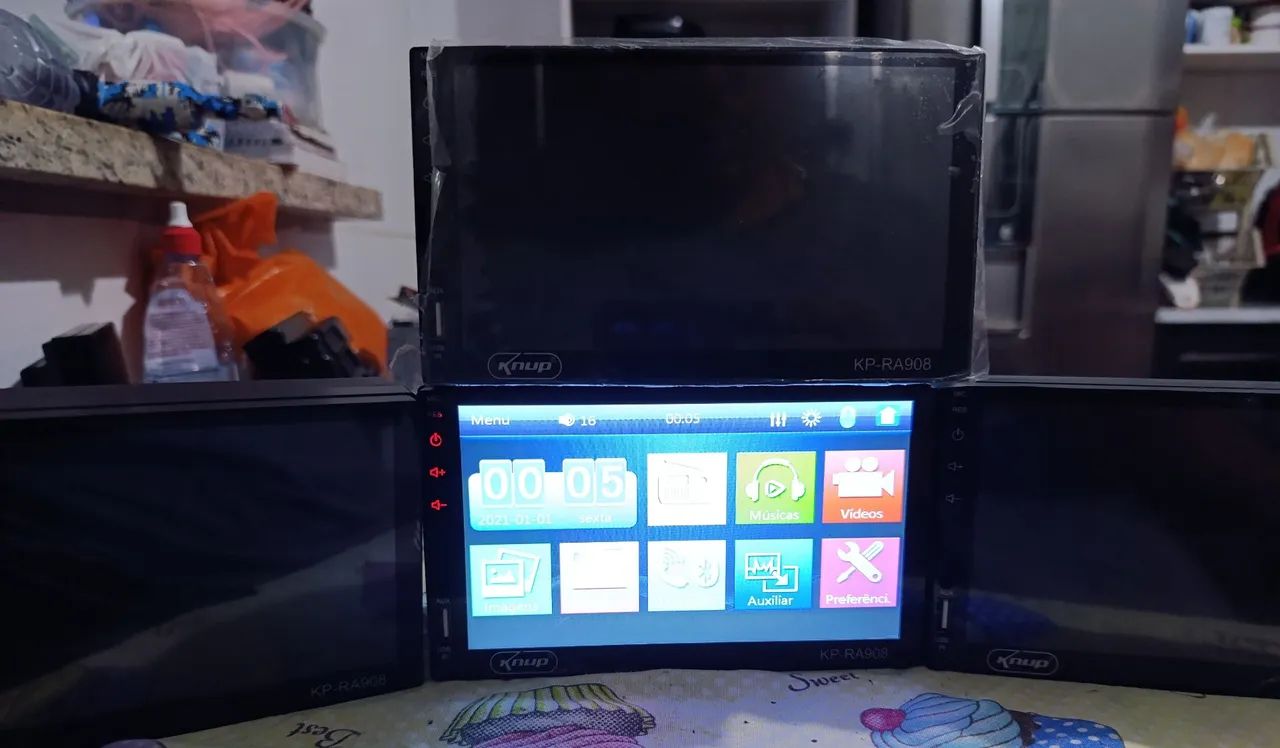MULTIMÍDIA NOVAS, DISPLAY COM PALSTICO AINDA, ESPELHA PELO CABO DE CELULAR 