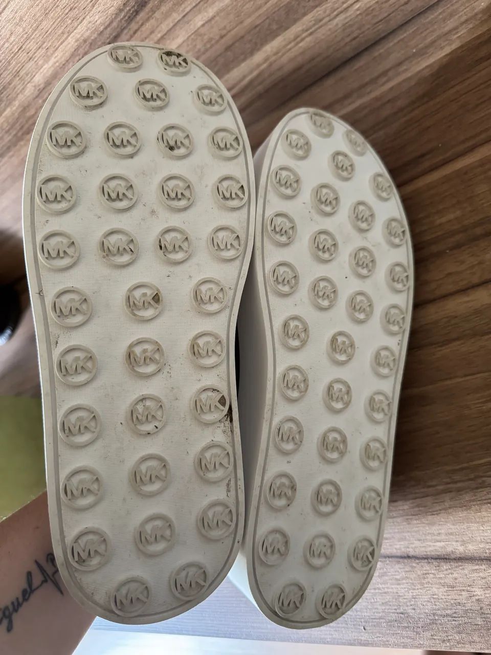 Tênis sola alta MK número 38/39 novo - Foto 6