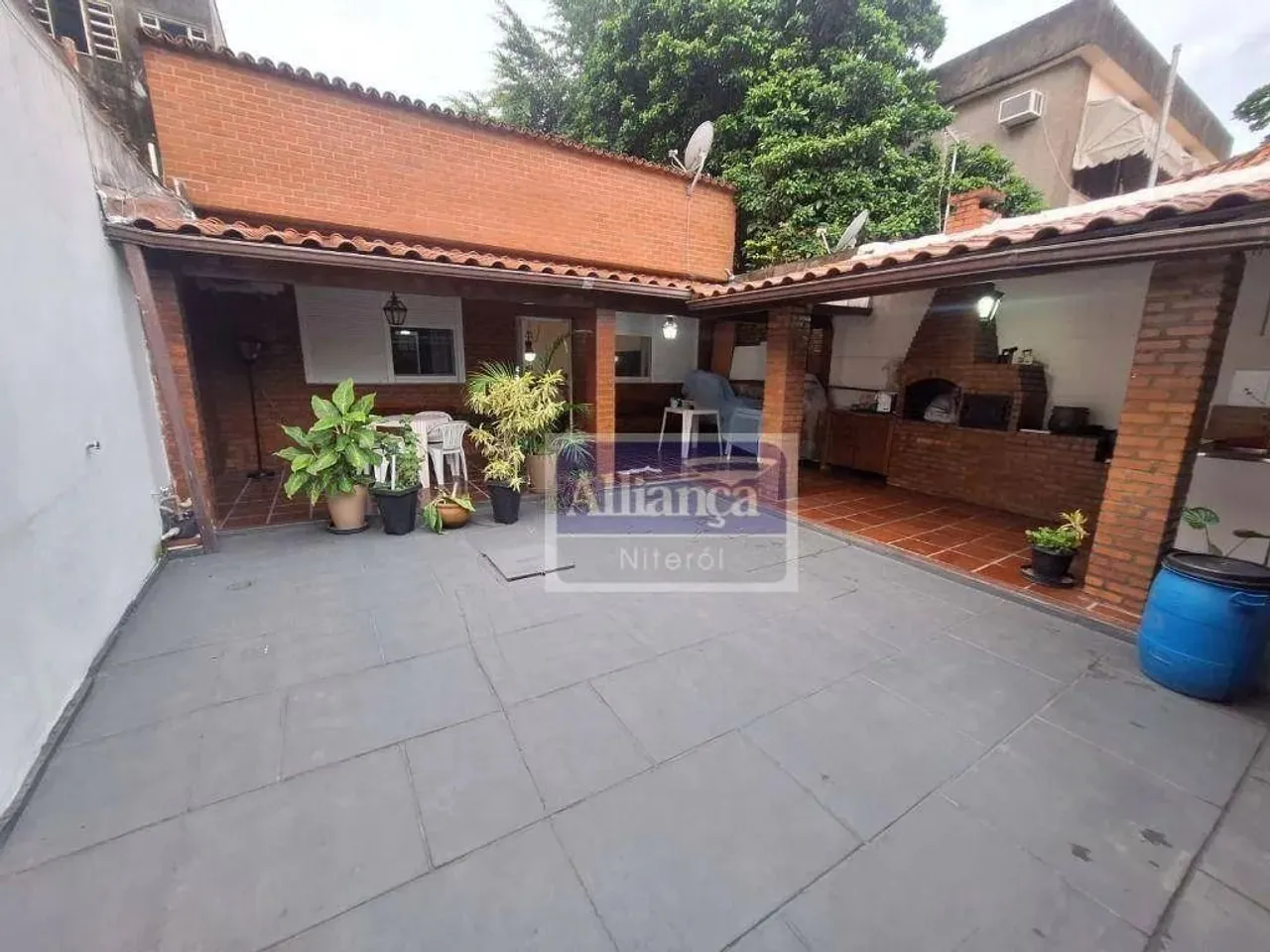 Casa com 4 dormitórios, 1 suíte, 3 vagas de garagem à venda, 200 m² por R$ 690.000 - Fonse