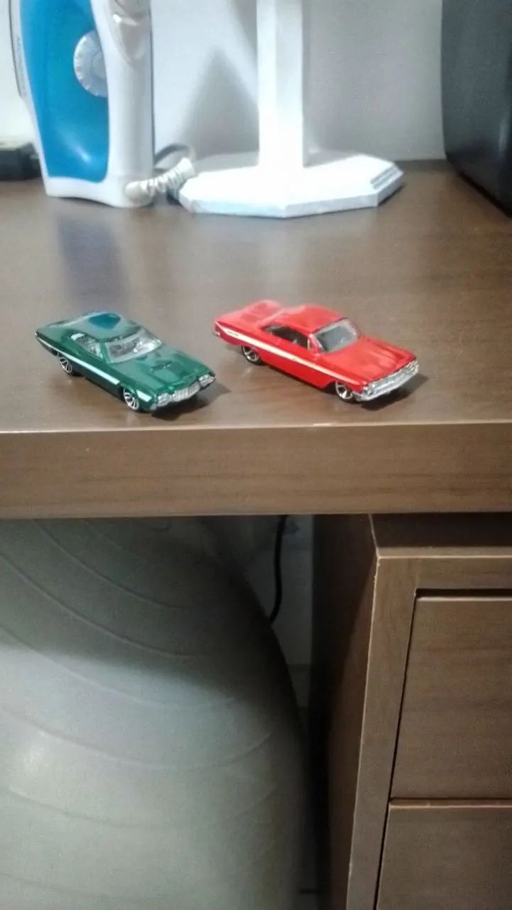 Carrinhos Hot Wheels -  Velozes e furiosos Ford Torino e Chevrolet Impala
