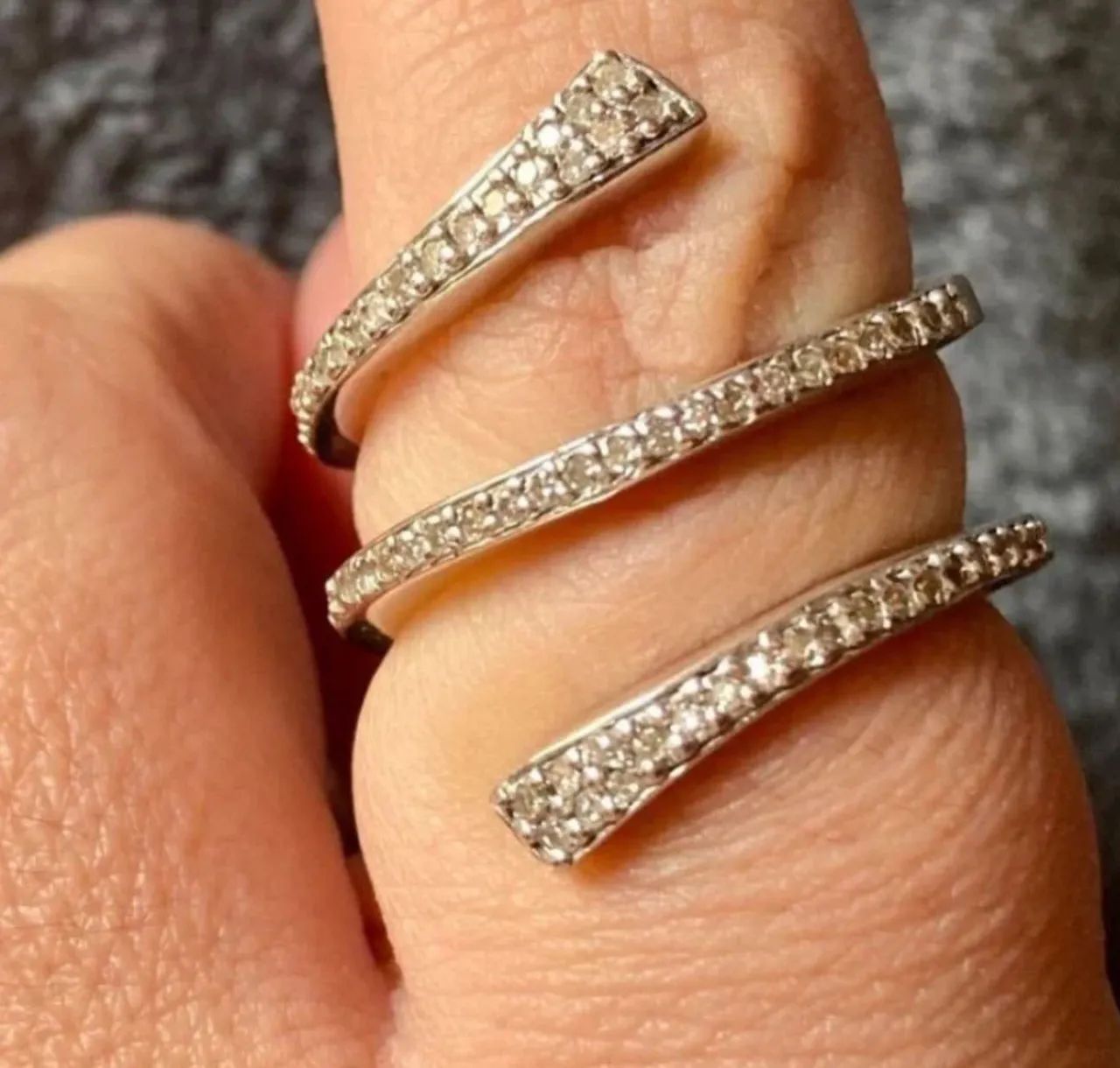 Anel ouro 18 k Serpente de Brilhantes