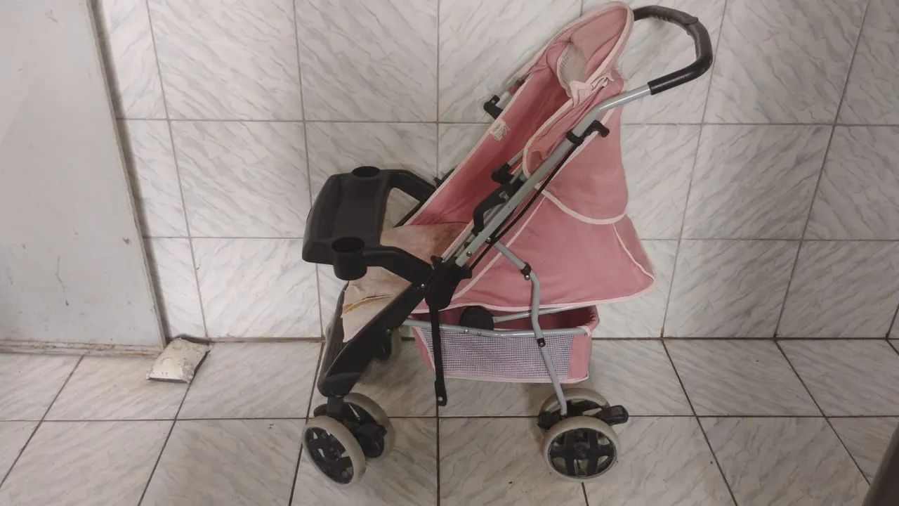 Carrinho de Bebê Rosa - Usado