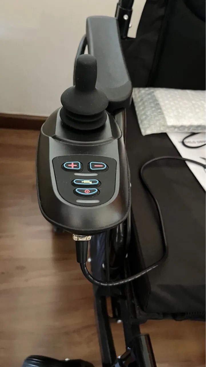Cadeira de Rodas Elétrica com Joystick