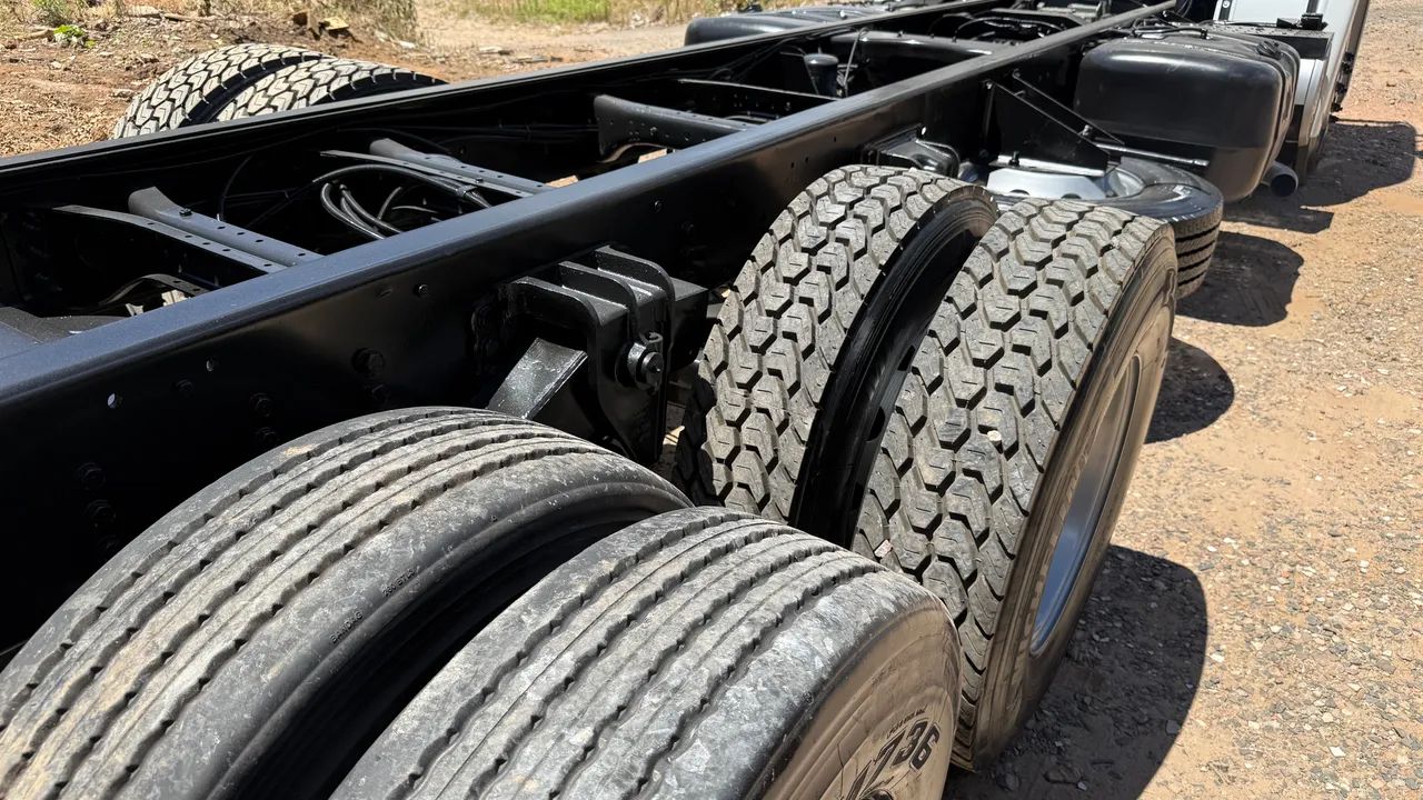 Volkswagen Constellation 24-320 ano 2011  - Foto 15