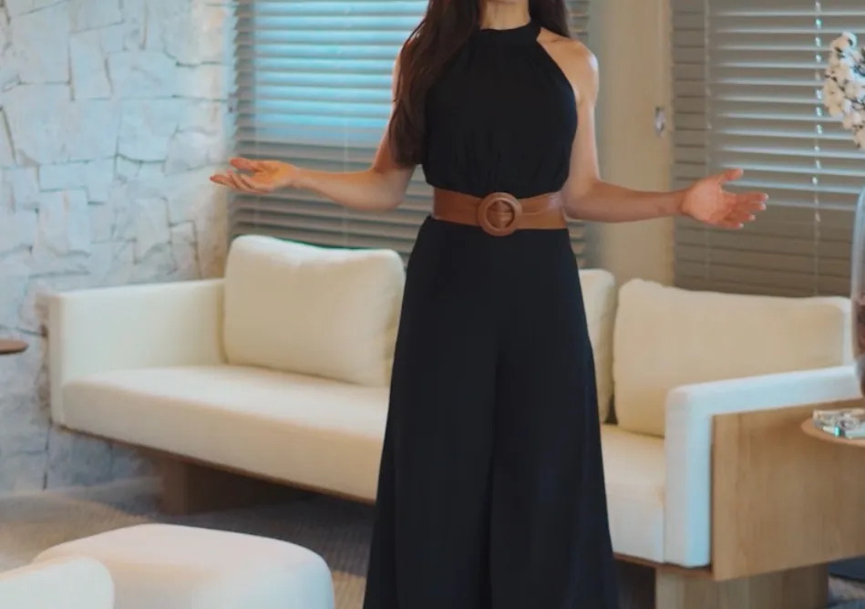 Macacão preto elegante com cinto