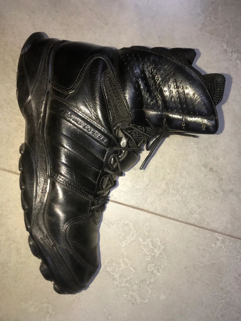 Bota coturno militar adidas GSG preto usado Calçados