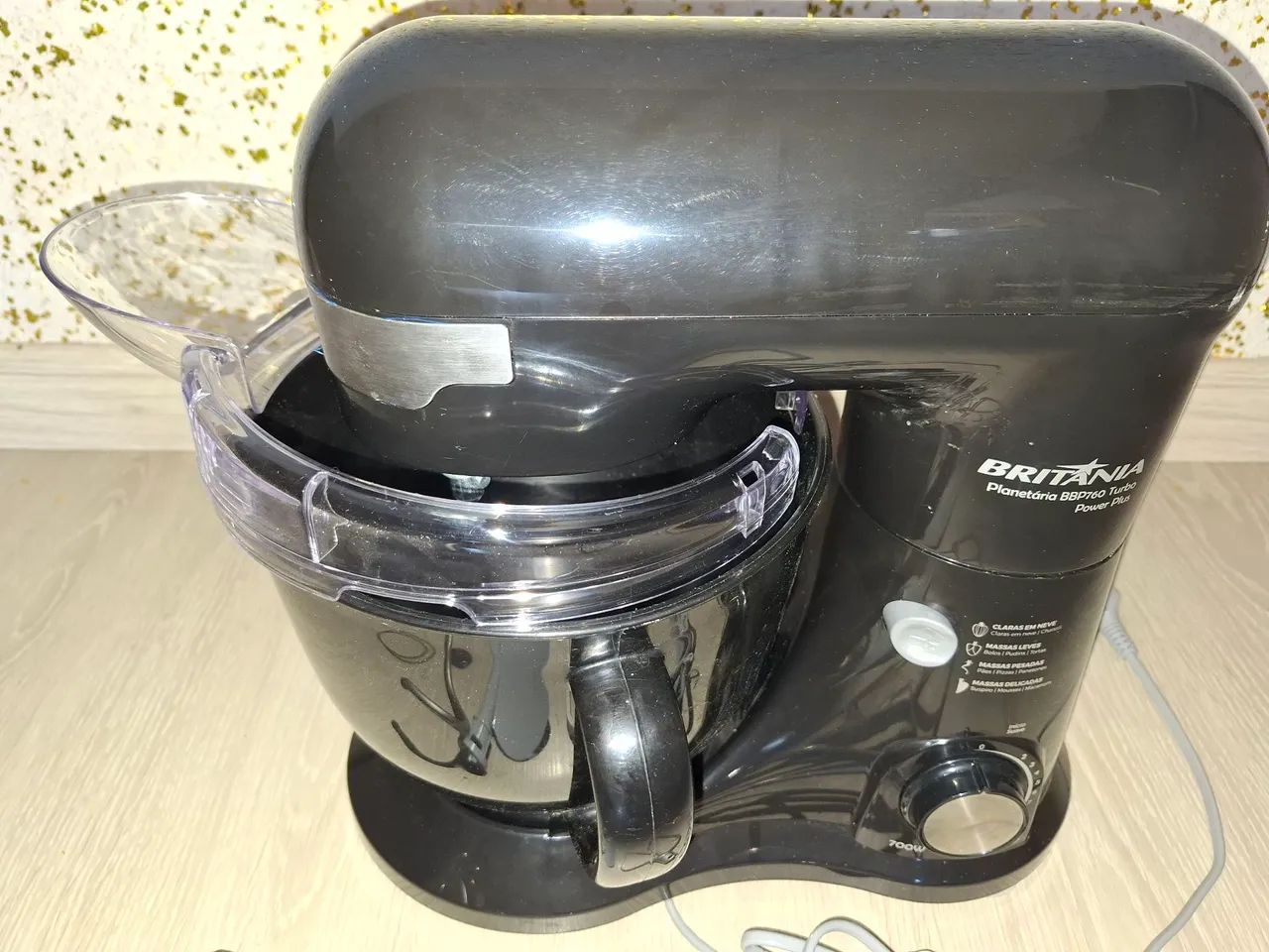Batedeira Planetária Britânia BBP760 Turbo Power Plus 700W