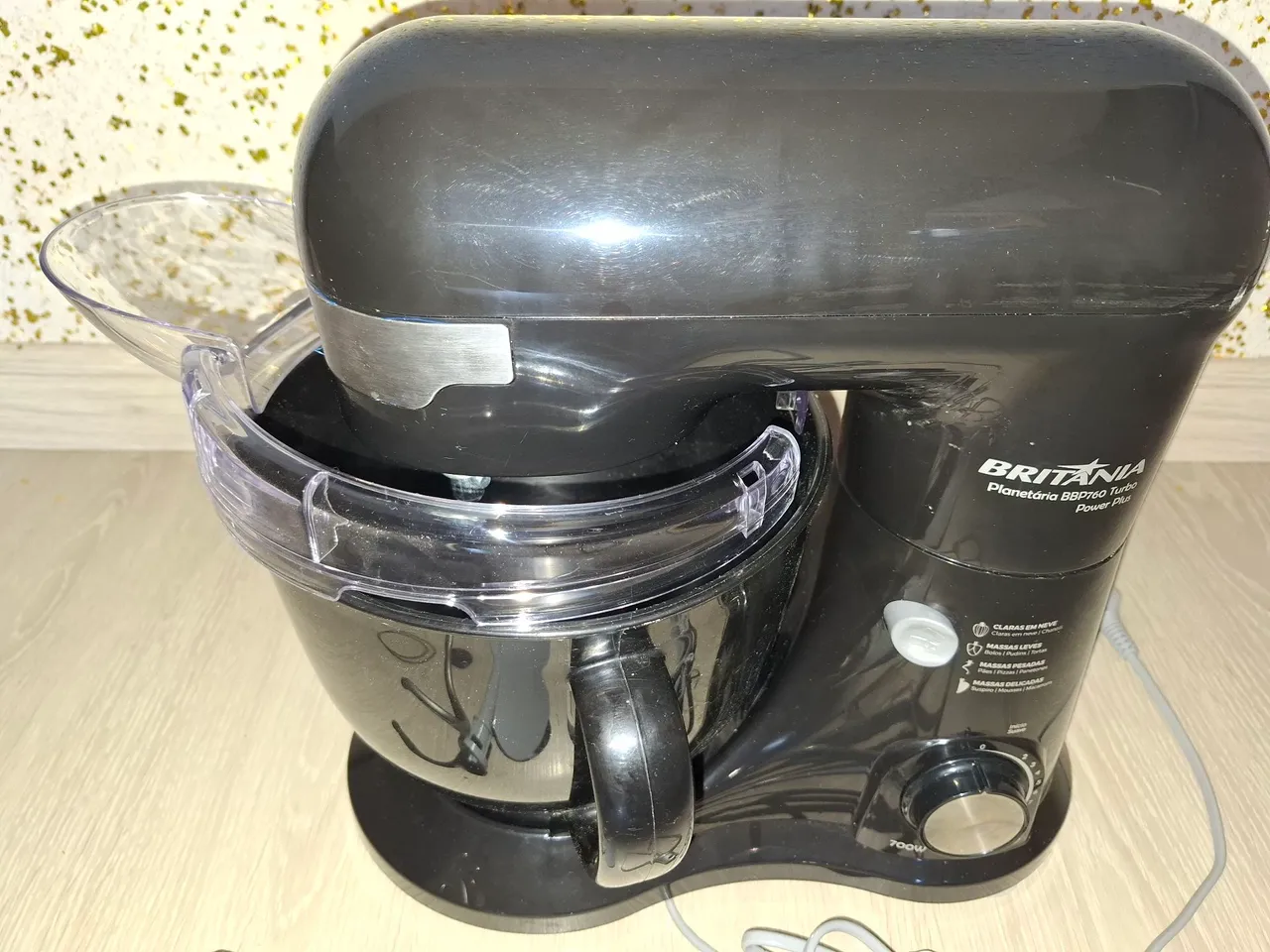 Batedeira Planetária Britânia BBP760 Turbo Power Plus 700W