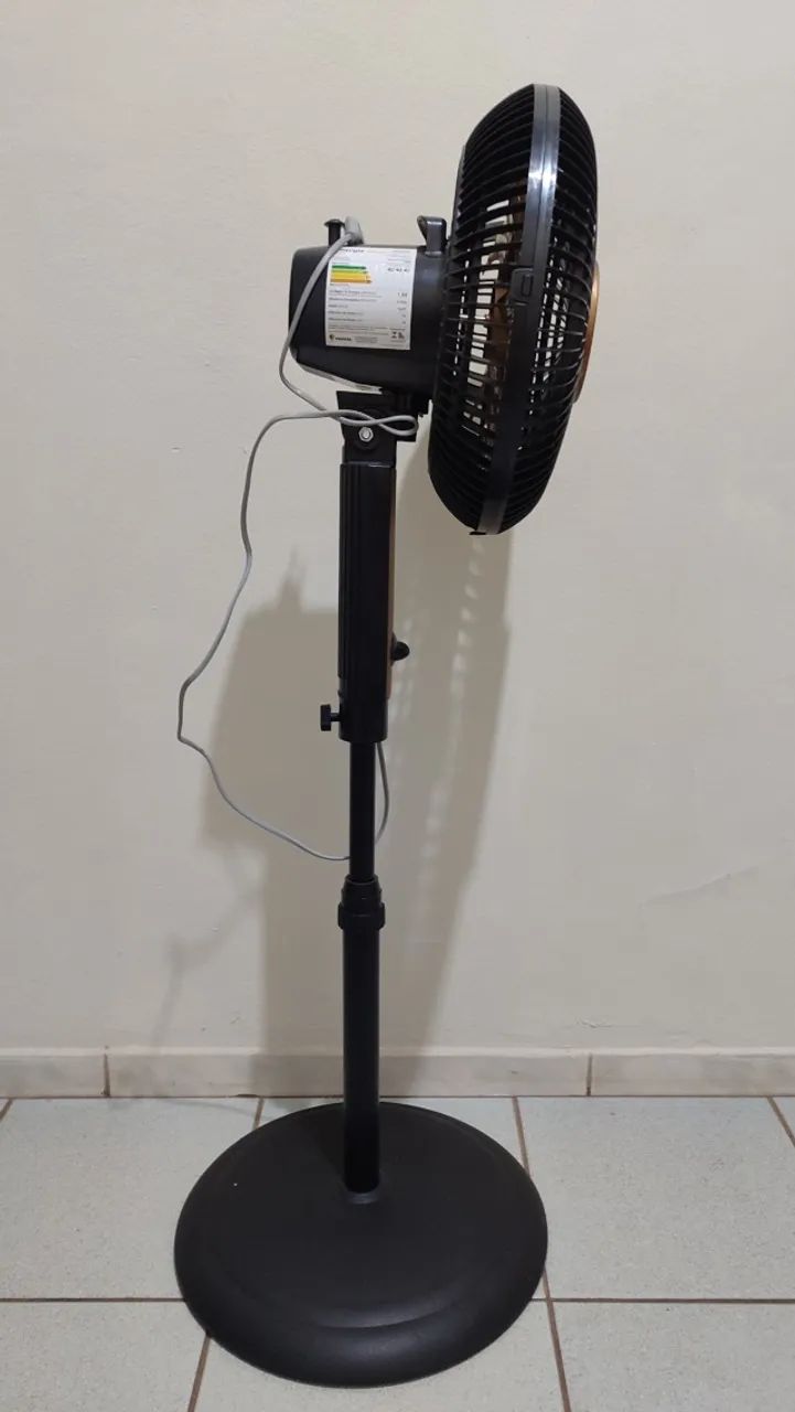 Ventilador de coluna seminovo 110 V - Foto 2