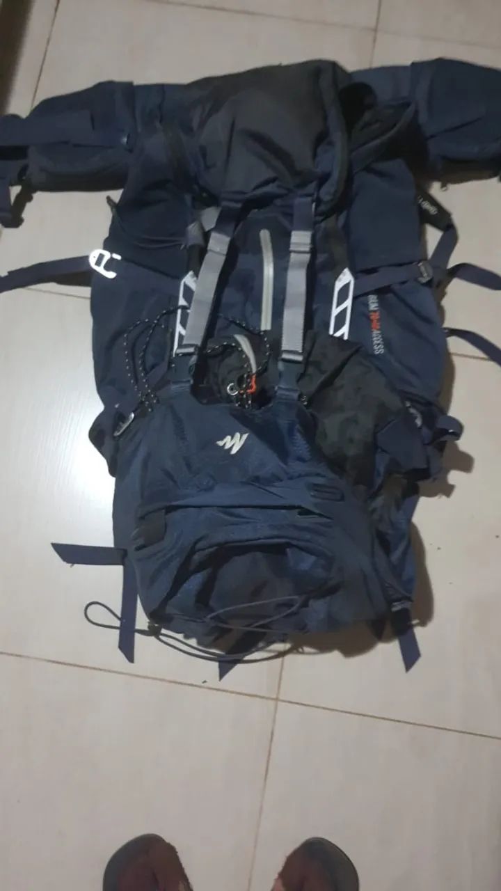 Vende-se 1 mochila Quechua para escalada ou acampamento