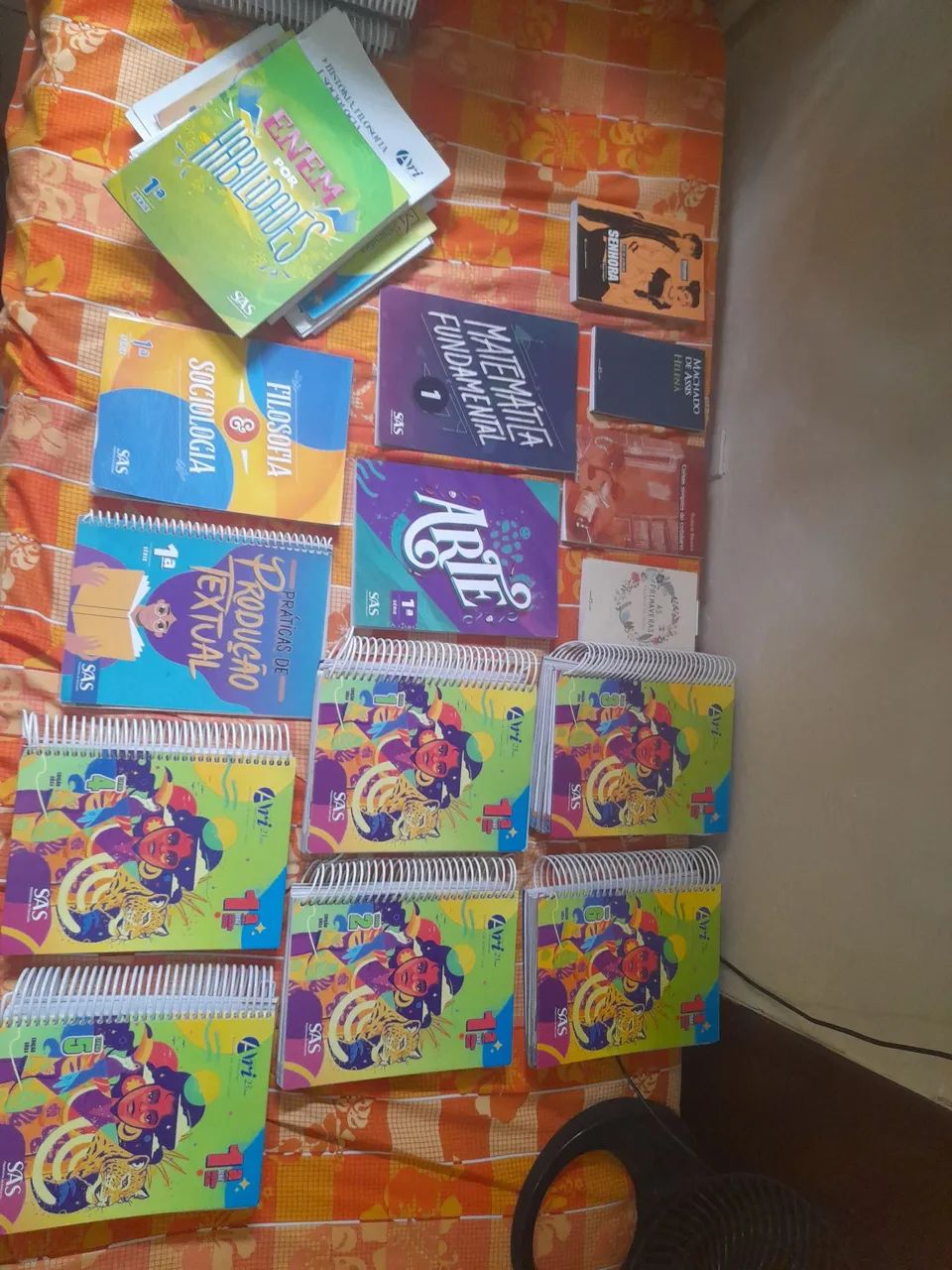 Apostila Ari de Sá 1° e 2° do ensino médio. Conservado com cuidado e amor. Seminovissimos.