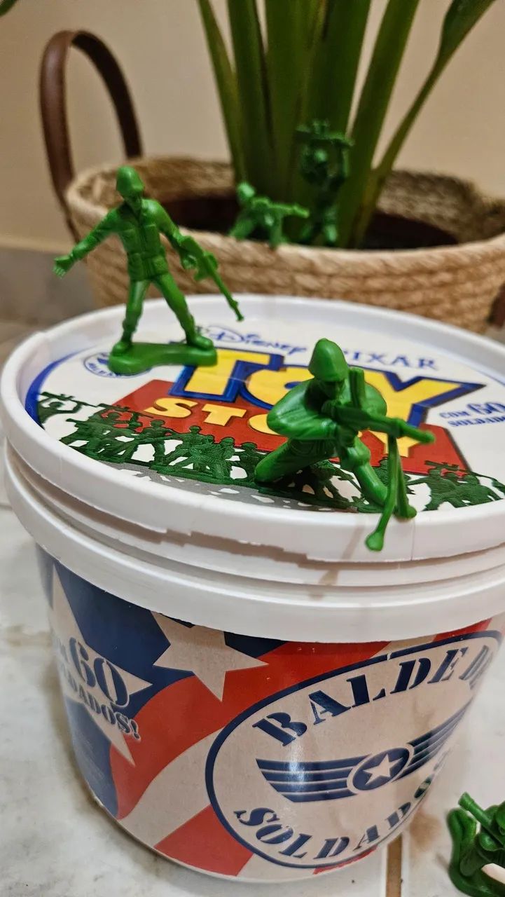 Soldados Toy Story - Balde de Brinquedo