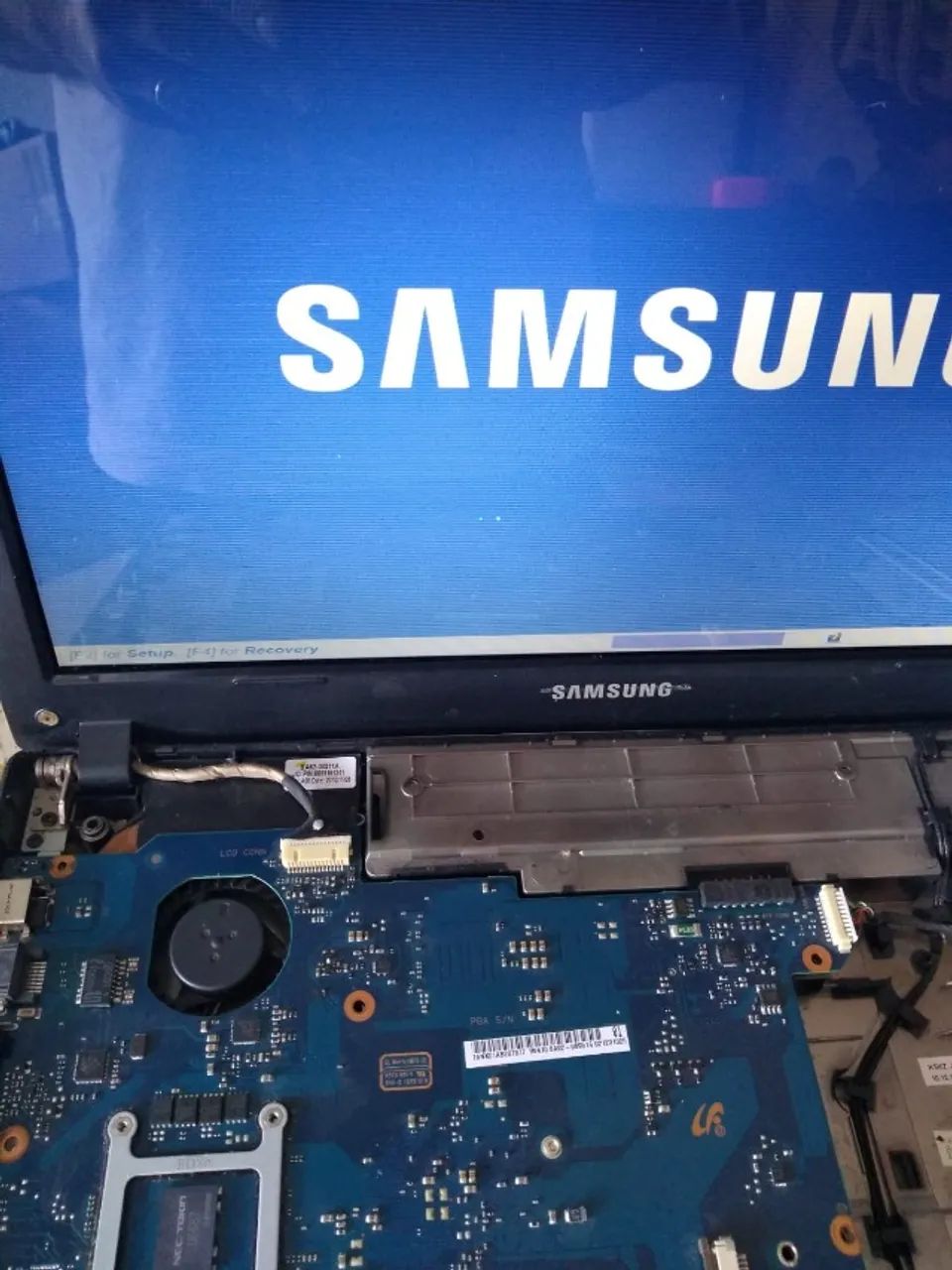 Carcaça com tela do samsung RV410  tela ok - Foto 4