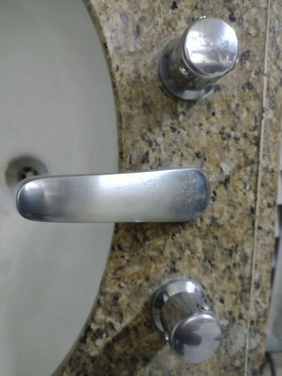 Bancada em granito para banheiro,  125x50mm, com cuba e torneira.  - Foto 6