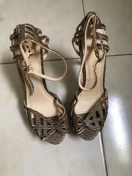 Sandálias Douradas Carmen Steffens
