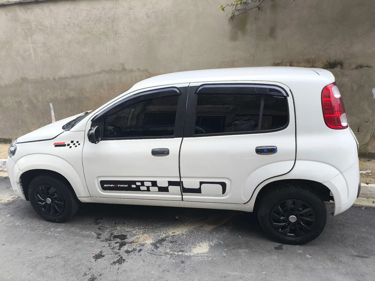 Vende-se uno 2014/2015 bem conservado