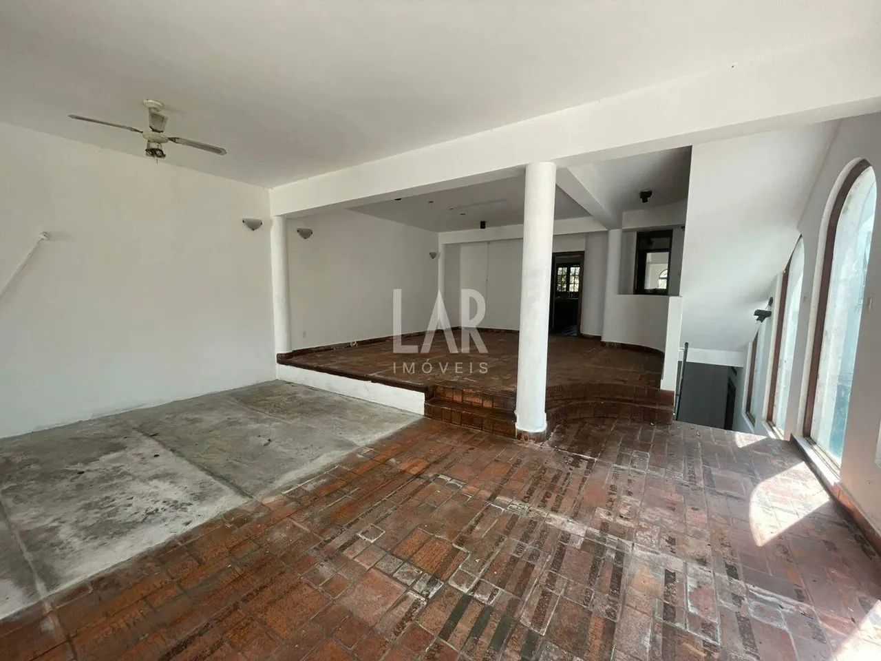 Casa à venda com 5 quartos, 4 banheiros e 6 vagas. - Foto 2