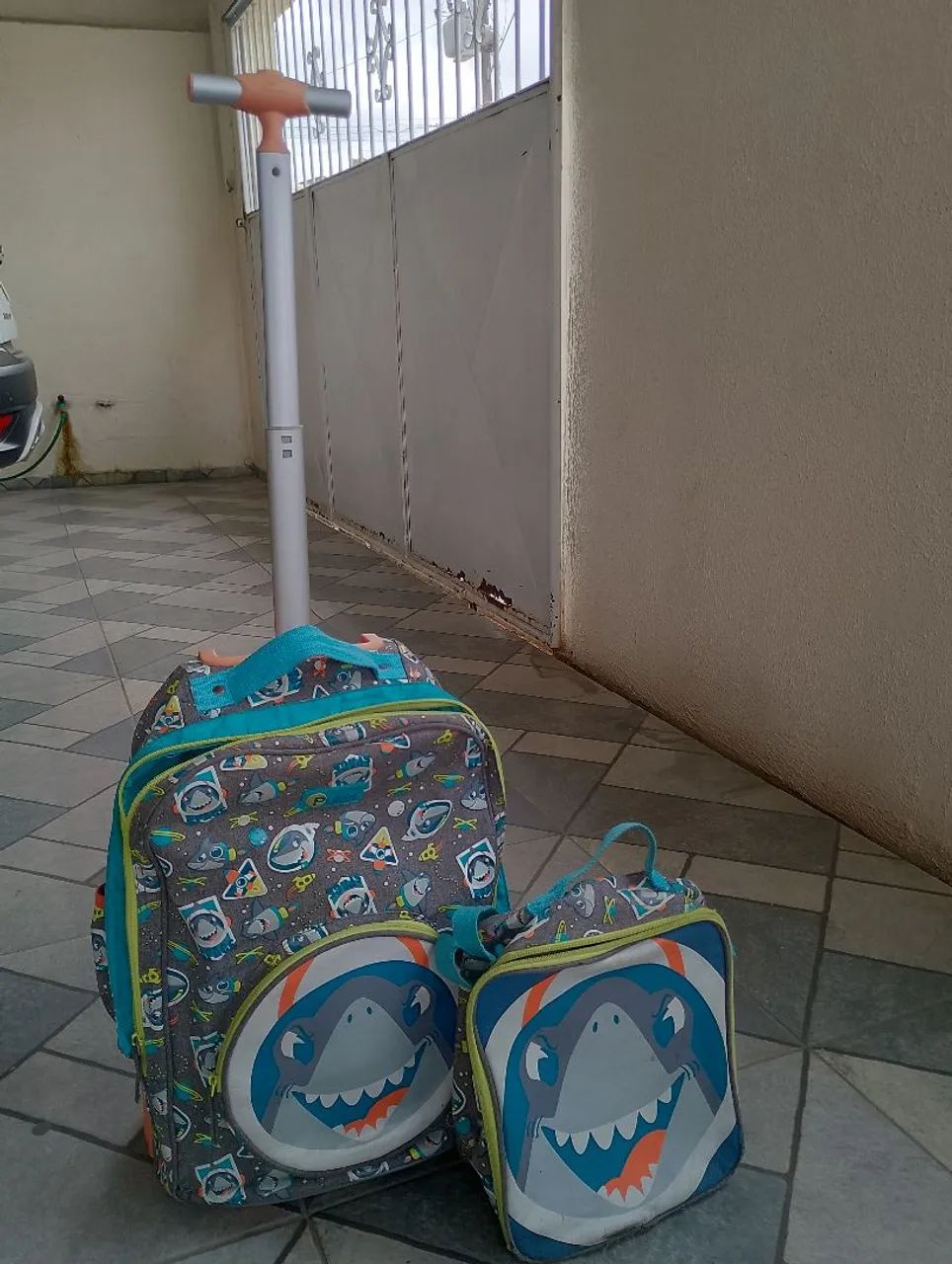 Mochila de rodinhas com lancheira 