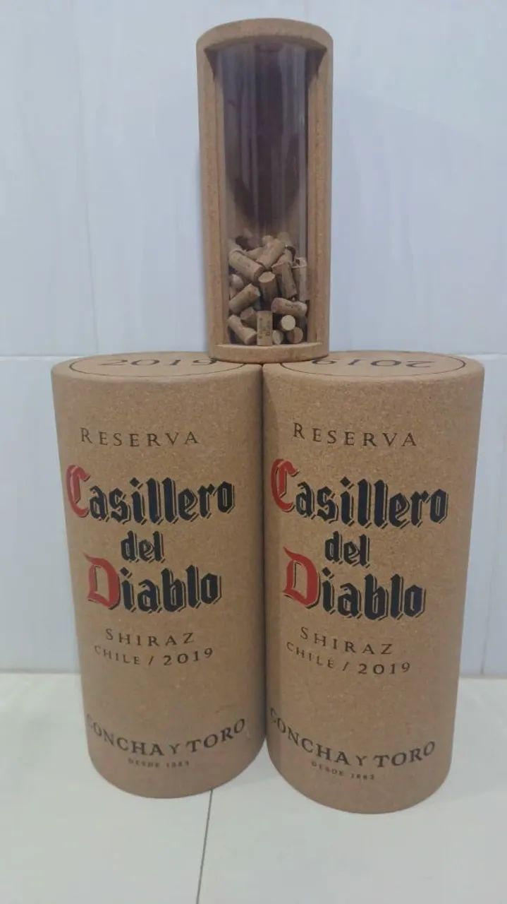Par de banquetas com quite rolhas, Casillero del Diablo - Decorativa - Foto 2