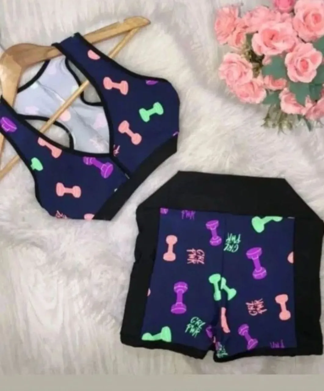 Conjunto cropped e short fitness feminino