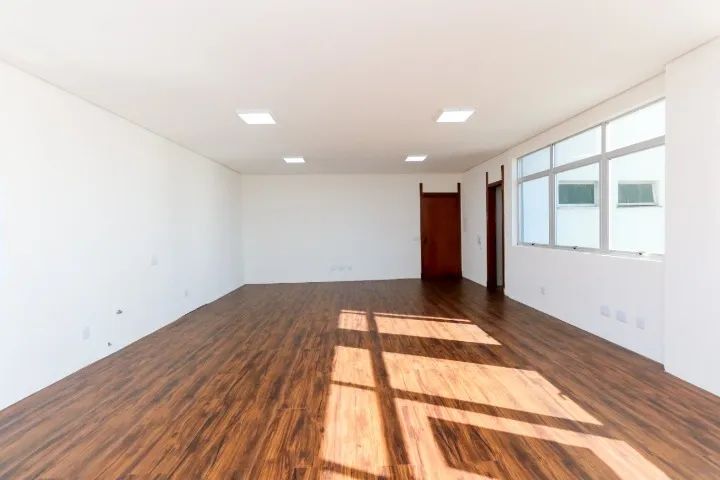 SALA COMERCIAL EXCLUSIVA | AMPLA, REFORMADA E ENSOLARADA | 7º ANDAR - Foto 4