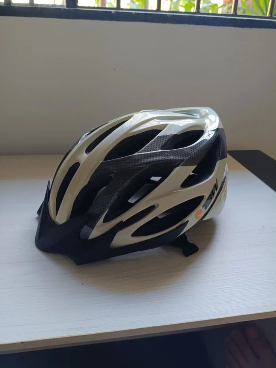 Capacete Mtb Tsw C/ Viseira E Led (bco/cnz 58-61 Cm) - Foto 4