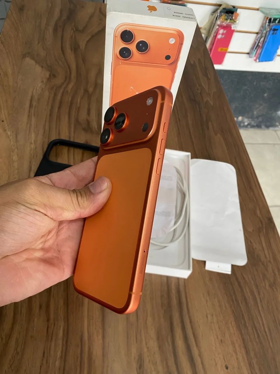 17 pro max -256 Gigas cosmic Orange  - Foto 4