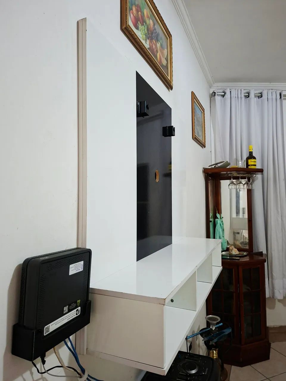 Painel para TV com nichos - MDF branco e preto - Foto 3