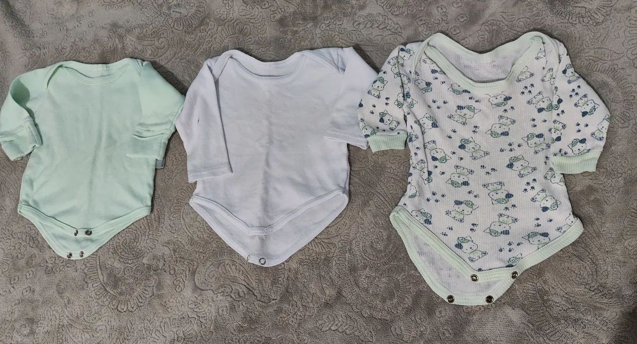 Lote de roupas de bebê unissex e bebe conforto  - Foto 4