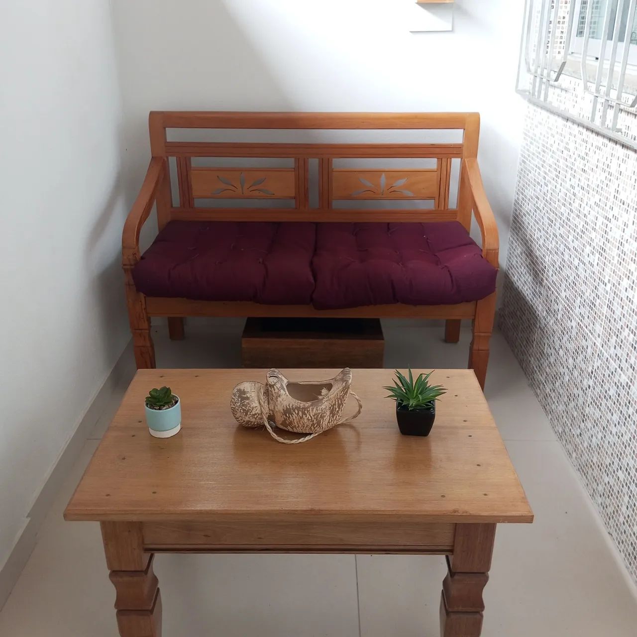 Jogo banco namoradeira e mesa de centro