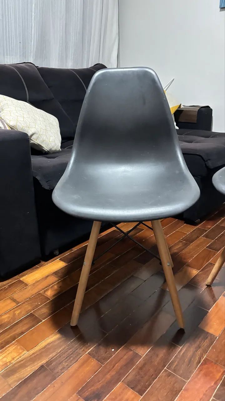 2 Cadeiras Eames Eiffel Pretas - Pés de Madeira - Foto 2