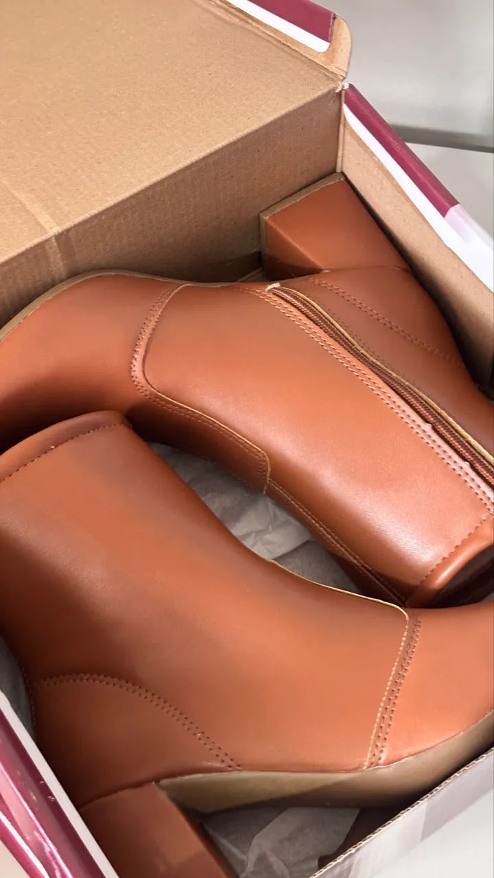  BOTA FEMININA NOVA, NUNCA USADA!