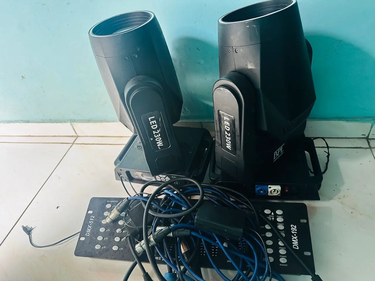 Moving Head 7R 230W semi novos com mesa e cabos