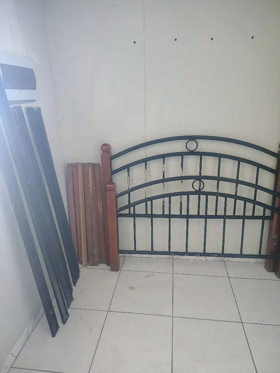VENDO CAMA DE FERRO E MADEIRA ! BOM ESTADO! 300,00 REAIS - Foto 5