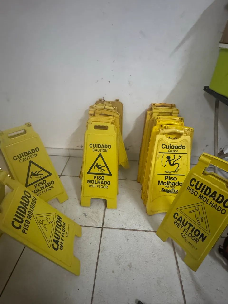 Placas sinalizadoras limpeza 