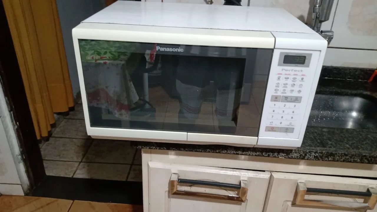 Microondas Panasonic 24 litros 110v - Foto 2